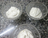 Foto del paso 2 de la receta: Durazno con crema chantillí y perlitas de chocolate