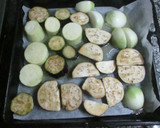 Foto del paso 4 de la receta: Pollo al perejil con patatas y verduras horneadas