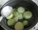 Foto del paso 4 de la receta: Crema de calabacín con brotes de espinaca