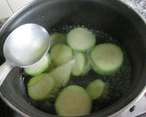 Foto del paso 4 de la receta: Crema de calabacín con brotes de espinaca