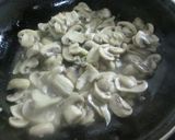 Foto del paso 4 de la receta: Calabacines rellenos de acelga, champiñones con cebolla dorada y salsa blanca