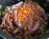 Foto del paso 2 de la receta: Arroz con salchichas en salsa y huevos fritos