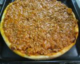 Foto del paso 4 de la receta: Pizza con boloñesa, jamón y aceitunas