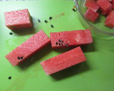 Foto del paso 3 de la receta: Bastones de sandía con semillas comestibles