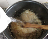 Foto del paso 9 de la receta: Arroz con salchichas en salsa y huevos fritos