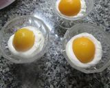 Foto del paso 3 de la receta: Durazno con crema chantillí y perlitas de chocolate