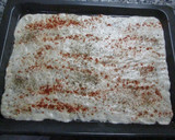 Foto del paso 4 de la receta: Pizza casera con mariscos y salsa verde de ajo y perejil
