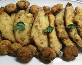 Foto del paso 8 de la receta: Milanesas de pollo adobadas y bolitas de pan horneadas