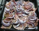 Foto del paso 2 de la receta: Chuletas de cerdo horneadas con verduras especiales
