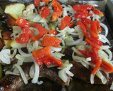 Foto del paso 6 de la receta: Chorizos al horno con cebolla caramelizada y pimientos asados