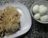 Foto del paso 6 de la receta: Hamburguesa con cebolla dorada y huevos duros