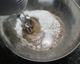 Foto del paso 2 de la receta: Pastel combinado con dulce de leche y virutas de chocolate 