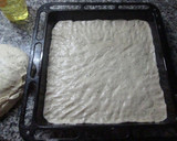 Foto del paso 4 de la receta: Pizza al orégano con sardinas y pimientos asados