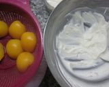 Foto del paso 1 de la receta: Durazno con crema chantillí y perlitas de chocolate