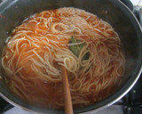 Foto del paso 6 de la receta: Espaguetis jugosos cocidos en salsa de tomate 