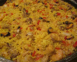 Foto del paso 6 de la receta: Arroz exprés con mariscos cocidos y congelados
