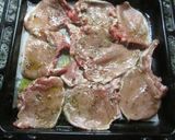 Foto del paso 1 de la receta: Chuletas de cerdo horneadas con verduras especiales