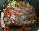 Foto del paso 3 de la receta: Arroz con salchichas en salsa y huevos fritos