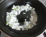 Foto del paso 1 de la receta: Arroz blanco y seco con olivas mallorquinas