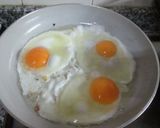 Foto del paso 4 de la receta: Bollitos de hamburguesa de cerdo con puré al ajito y huevo frito