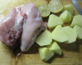 Foto del paso 1 de la receta: Pechugas, patatas y verduritas horneadas en papel plata