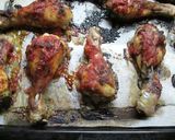 Foto del paso 5 de la receta: Muslitos con tomate al natural horneados para dieta