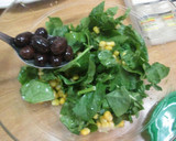 Foto del paso 2 de la receta: Ensalada de espinacas, queso y piña con salsa verde especial