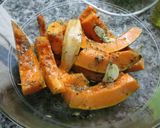 Foto del paso 2 de la receta: Pechugas con calabaza especiada y salsa de cebolla