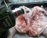 Foto del paso 1 de la receta: Pollo al wisky con patatas y guindillas en vinagre