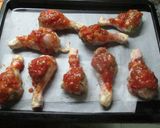 Foto del paso 3 de la receta: Muslitos con tomate al natural horneados para dieta
