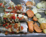 Foto del paso 6 de la receta: Pescadilla con verduritas, papas y boniatos al horno 