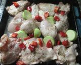 Foto del paso 2 de la receta: Presas de pollo picantes con calabacín y zanahoria al horno