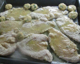 Foto del paso 7 de la receta: Milanesas de pollo adobadas y bolitas de pan horneadas