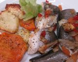 Foto del paso 7 de la receta: Pescadilla con verduritas, papas y boniatos al horno 