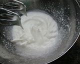 Foto del paso 2 de la receta: Arrollado de pionono con crema de pollo y huevos enteros