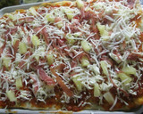 Foto del paso 9 de la receta: Pizza con tiritas de jamón serrano y trocitos de piña