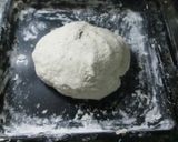 Foto del paso 3 de la receta: Pizza con tiritas de jamón serrano y trocitos de piña