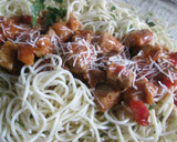 Foto del paso 5 de la receta: Espaguetis al perejil con dados de cerdo en salsa de tomate
