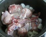 Foto del paso 1 de la receta: Arroz con pollo y aceitunas negras 