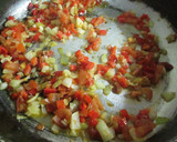 Foto del paso 1 de la receta: Arroz exprés con mariscos cocidos y congelados