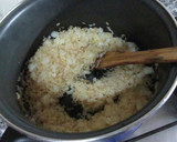 Foto del paso 8 de la receta: Arroz con salchichas en salsa y huevos fritos
