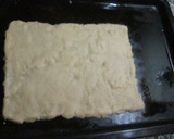 Foto del paso 3 de la receta: Coca de cebolla caramelizada y pimientos asados
