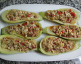 Foto del paso 5 de la receta: Calabacines rellenos con pollo asado del día anterior