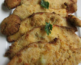 Foto del paso 9 de la receta: Milanesas de pollo adobadas y bolitas de pan horneadas