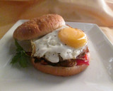 Foto del paso 8 de la receta: Hamburguesa de cerdo con verduras y huevo
