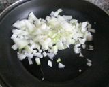 Foto del paso 1 de la receta: Bollitos de hamburguesa de cerdo con puré al ajito y huevo frito