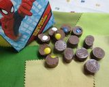 Foto del paso 5 de la receta Bombones spider-man con lacasitos