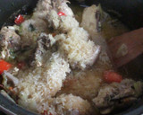 Foto del paso 5 de la receta: Arroz con pollo y aceitunas negras 
