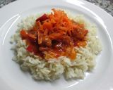 Foto del paso 13 de la receta: Arroz con salchichas en salsa y huevos fritos