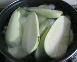Foto del paso 1 de la receta: Calabacines rellenos de carne con salsa blanca 